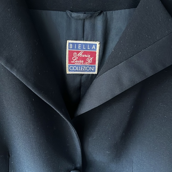 Imported Italian wool blazer with silk covered buttons &trim - Picture 2 of 5